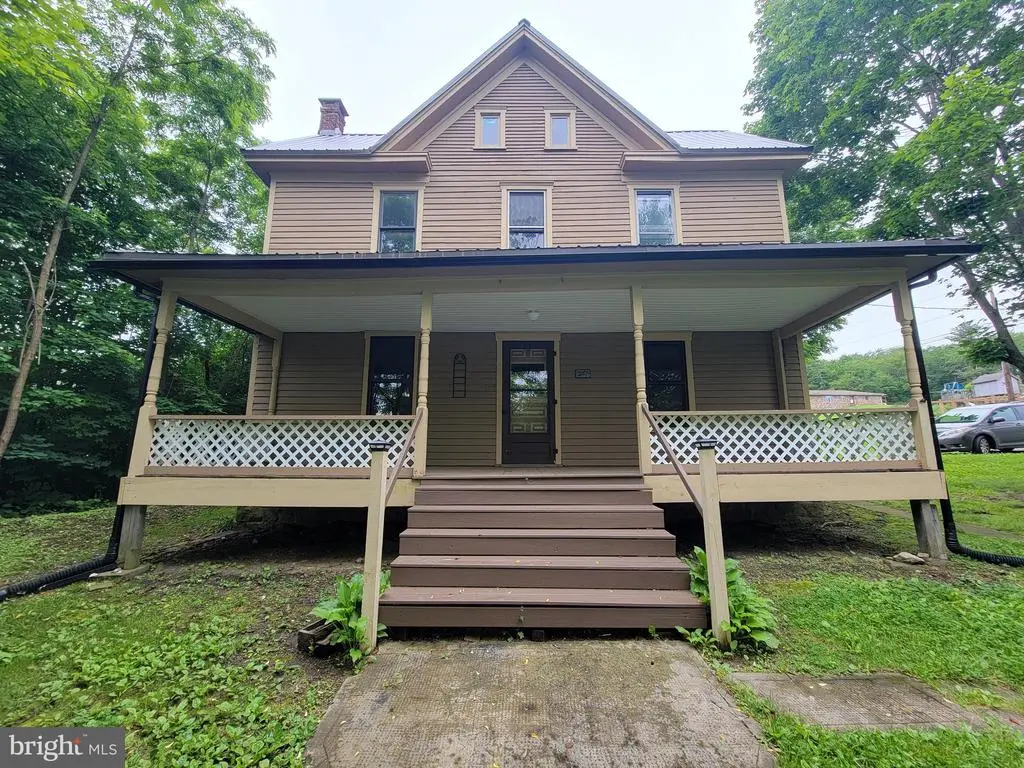 207 W Sycamore St, SNOW SHOE