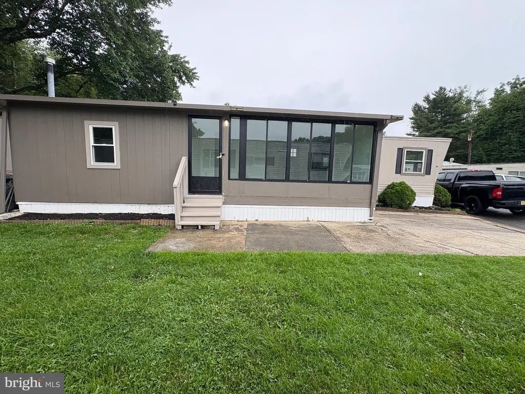 1 Victory Ave #74, PENNSVILLE