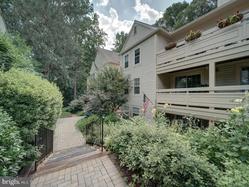 2233 Lovedale Ln #unit I, RESTON