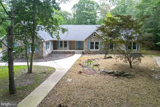 23448 Ponderosa Dr, Seaford