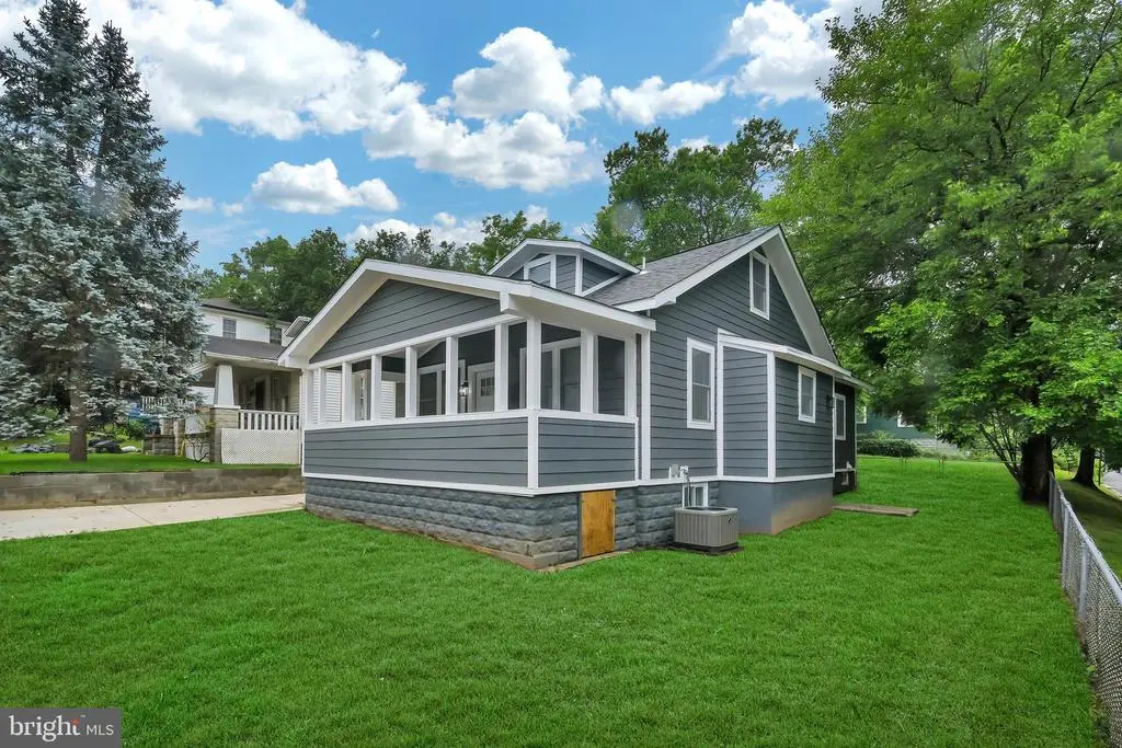 4116 32nd St, Mount Rainier