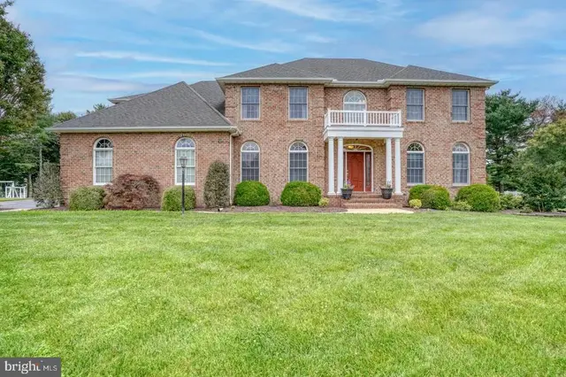 33 Chadwick Dr, Dover