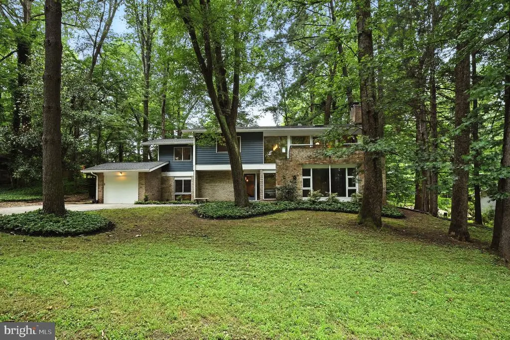 7914 Park Overlook Dr, Bethesda
