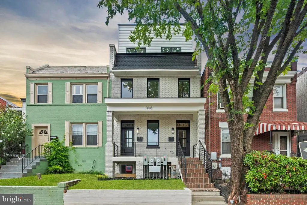 1008 4th St Ne #2, WASHINGTON