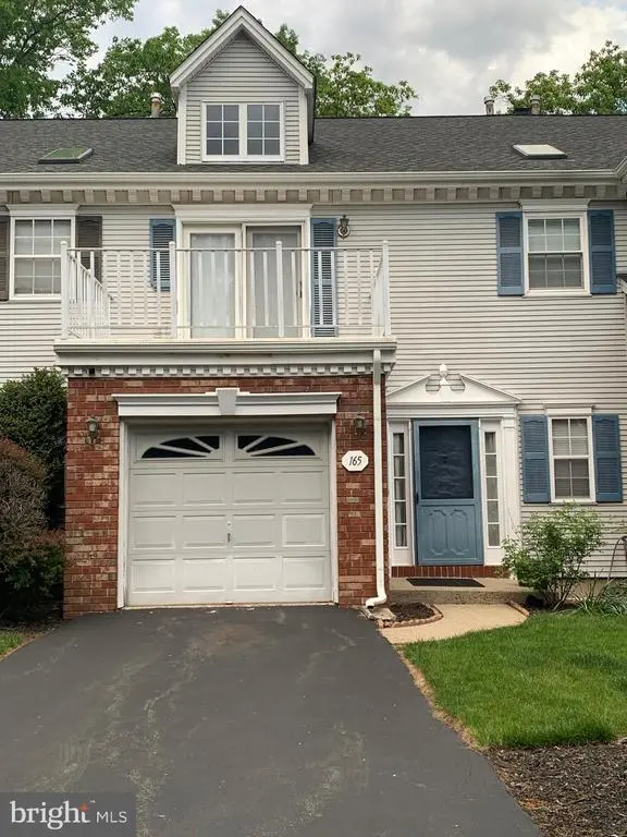 165 Sapphire Ln #527, Franklin Park