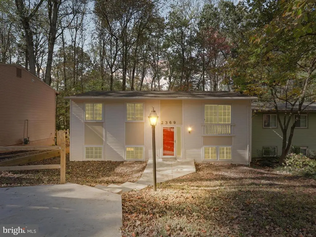 2369 Old Trail Dr, RESTON