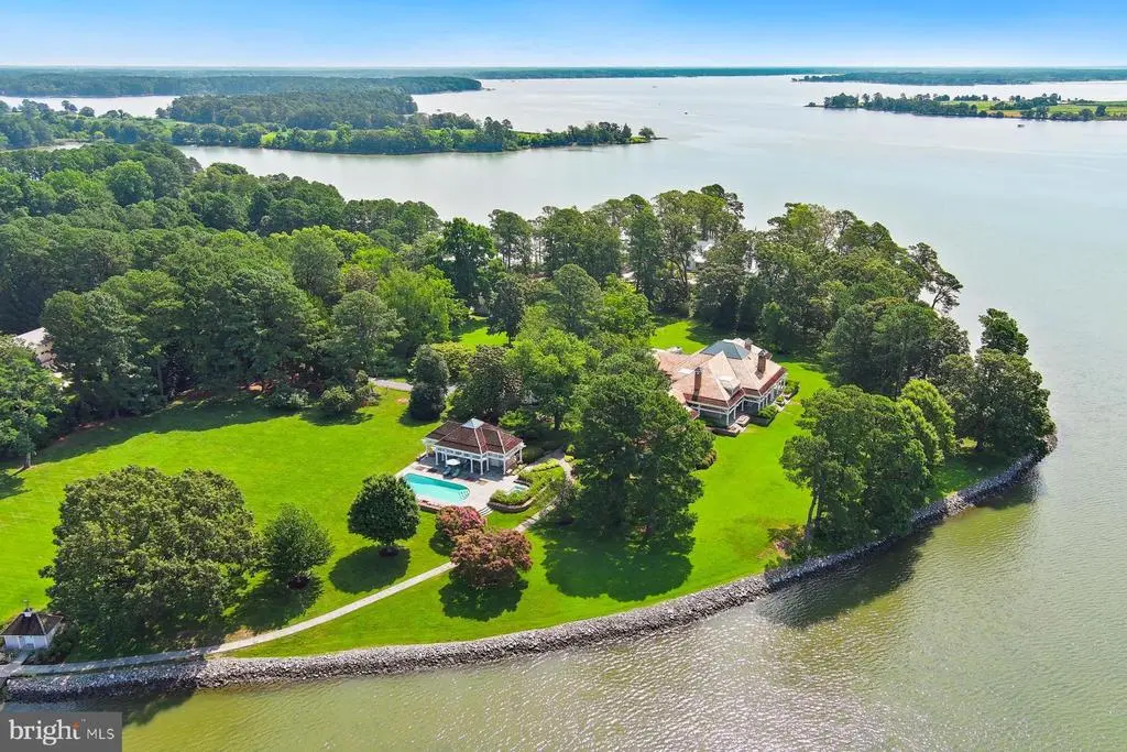 7090 Cooper Point Rd, Bozman