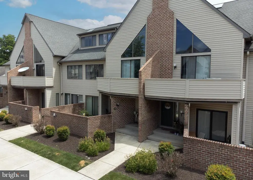 1306 Cherrington Dr, HARRISBURG