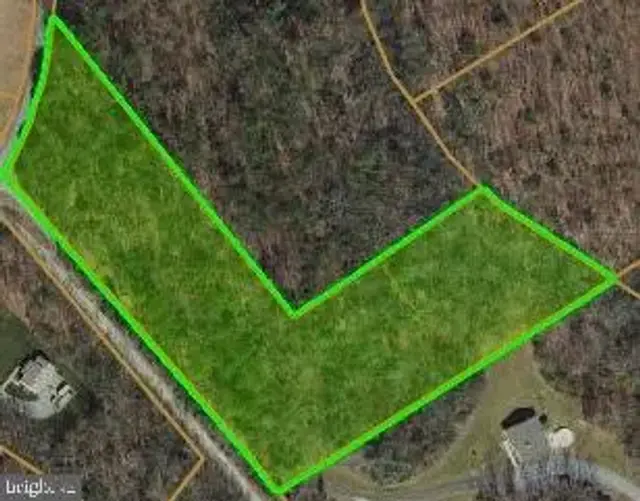 000 South River Rd, Woodford