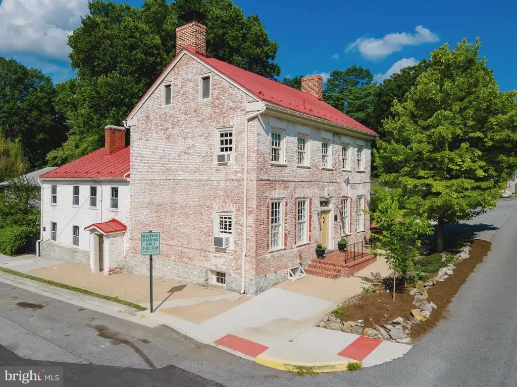 301 E German St, SHEPHERDSTOWN