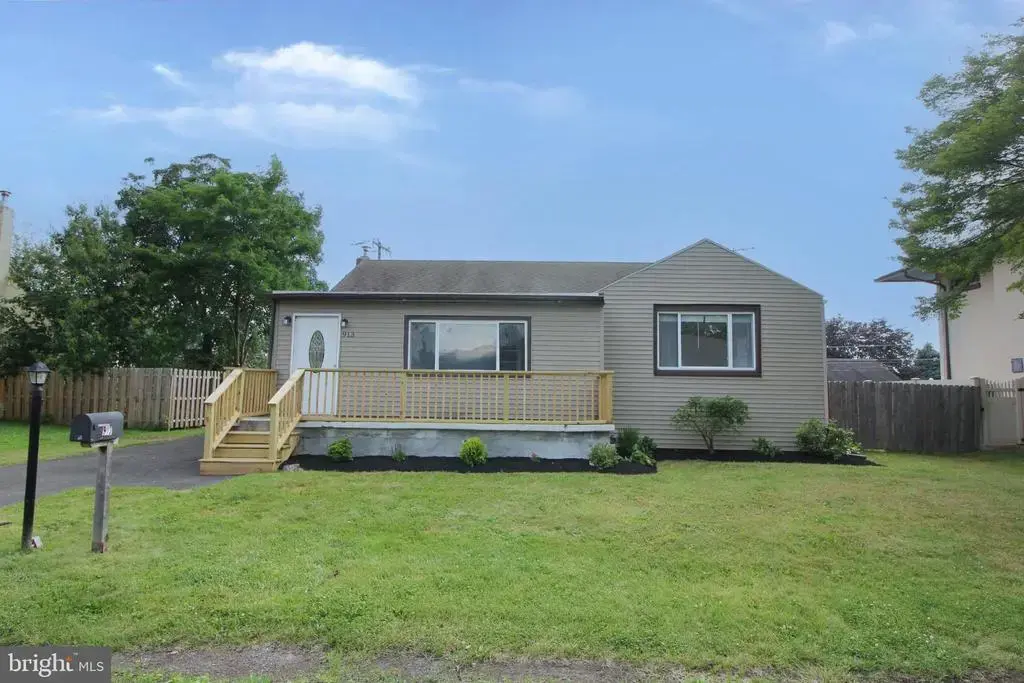 913 Fairview Ave, BRISTOL