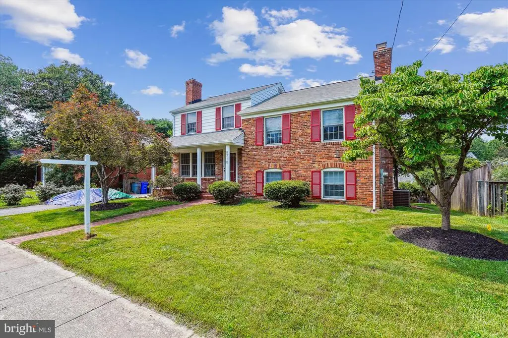 8710 Lowell St, Bethesda