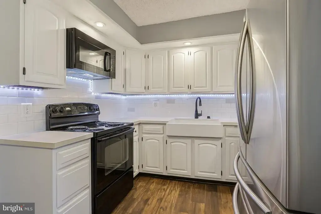 29 Vividleaf Ln, LEVITTOWN