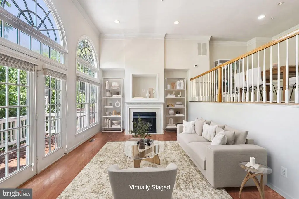 817 Oak Knoll Ter, Rockville