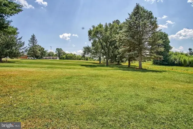 51 Old York Rd, Dillsburg
