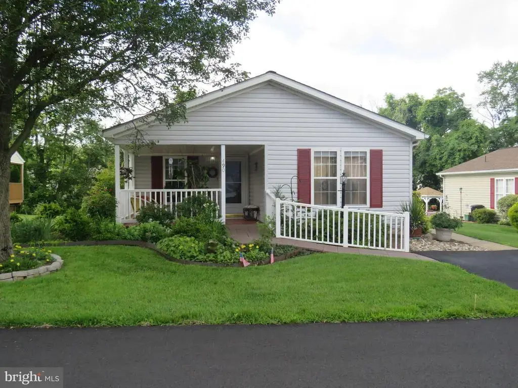 490 Goldenrod Crossing W, NEW HOPE