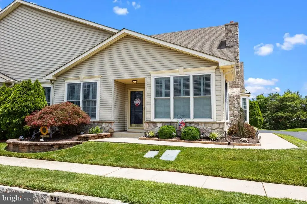238 Sugarberry Ln, LANGHORNE