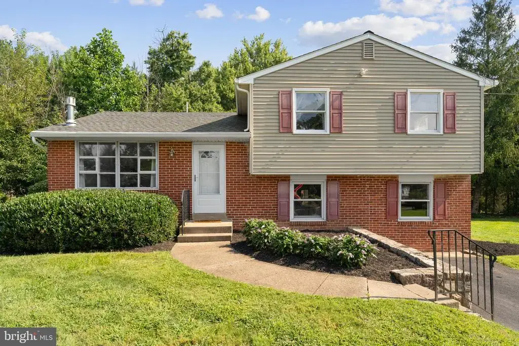 14 Broadale Rd, DOYLESTOWN