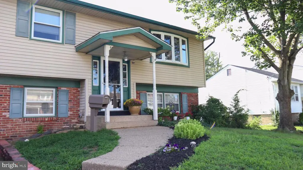 30 Evergreen Ln, BURLINGTON