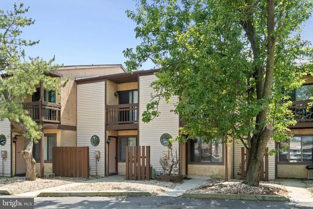 106 Newtowne Sq, PLEASANTVILLE