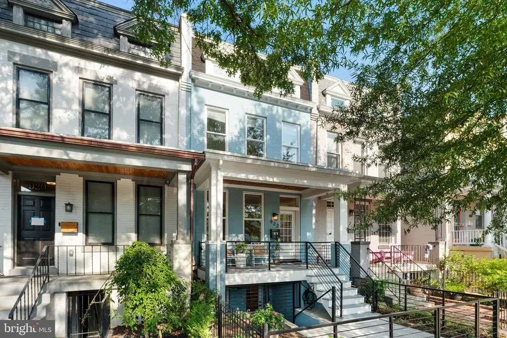 922 8th St Ne, WASHINGTON