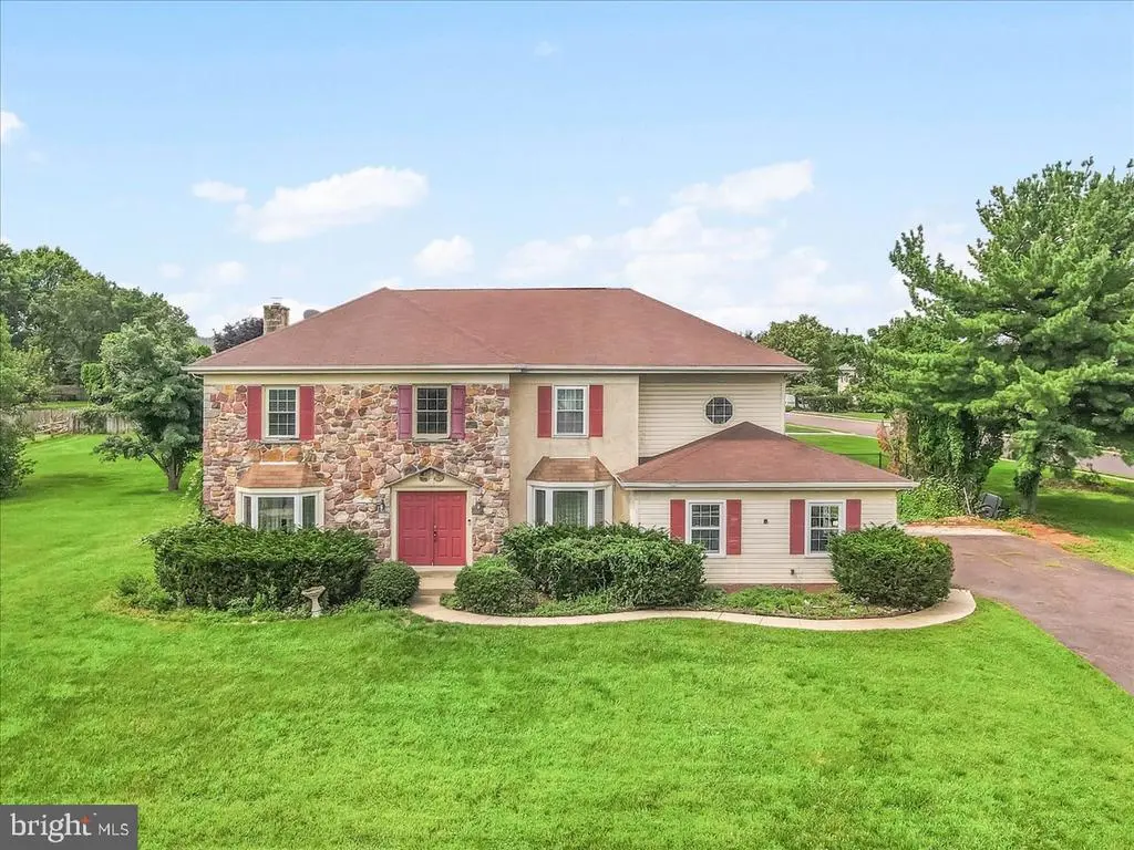 906 River View Cir, Phoenixville