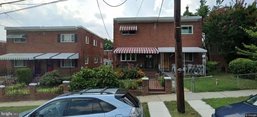 5908 Ne 8th St Ne, WASHINGTON