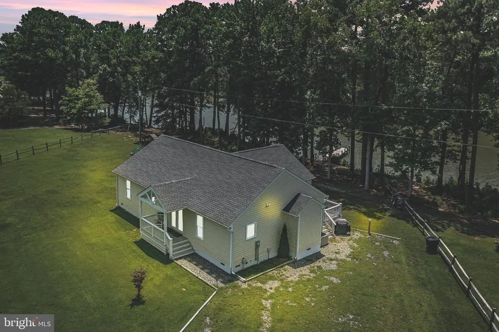 408 Smith Point Rd, REEDVILLE