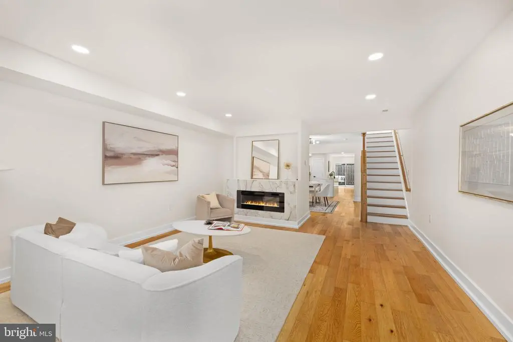 310 S Alfred St, ALEXANDRIA