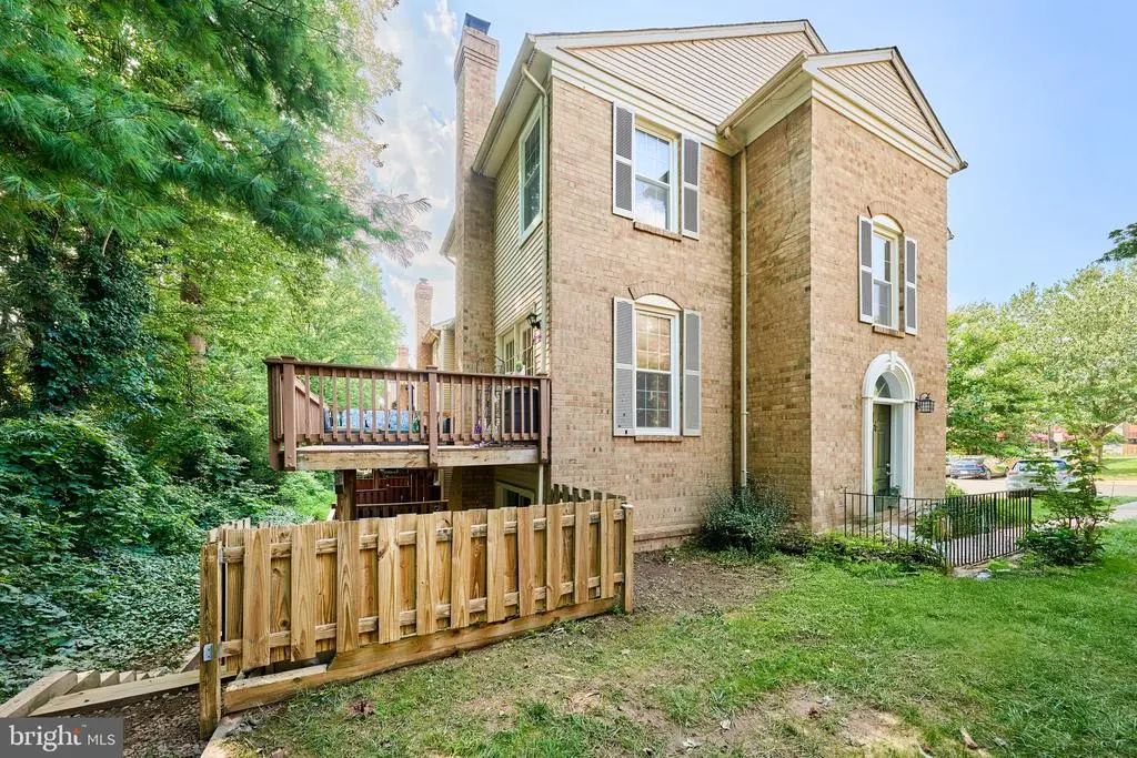 4235 Sleepy Lake Dr, FAIRFAX