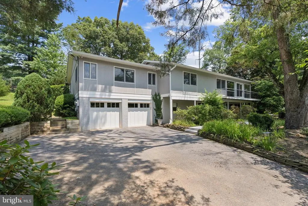 9821 Betteker Ln, Potomac