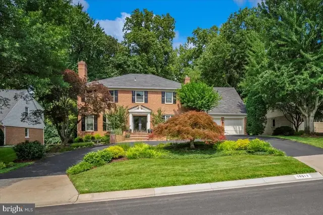 10913 Roundtable Ct, Rockville