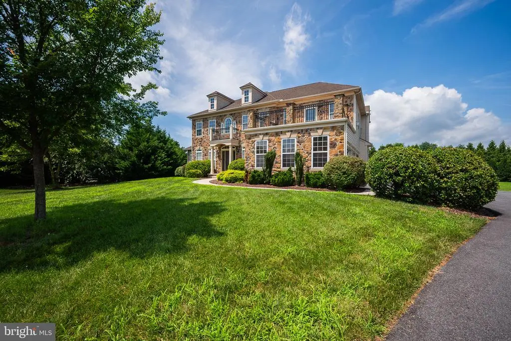 518 Schooner Ct, Newark