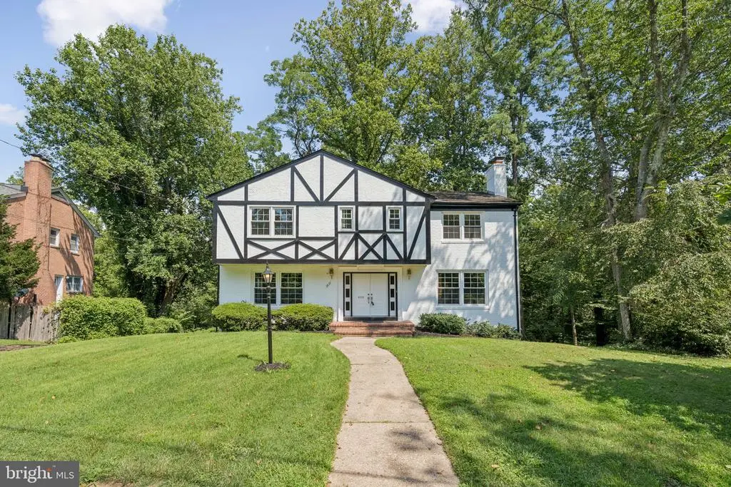 2827 Ellicott St Nw, WASHINGTON