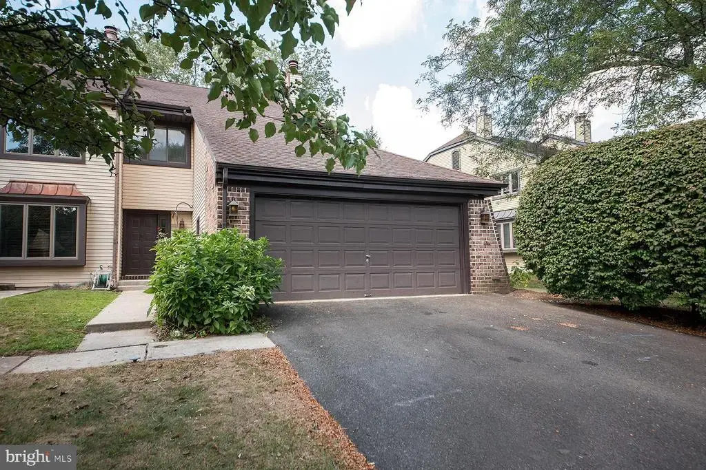 12 Farmington Pl, NEWTOWN