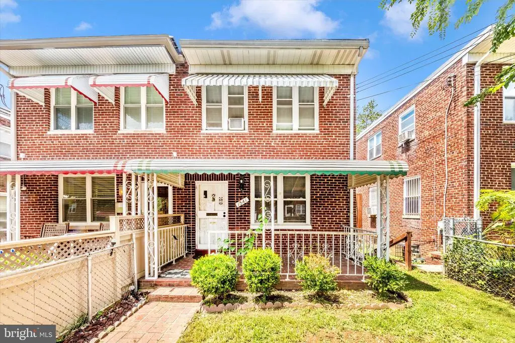 1541 41st St Se, WASHINGTON