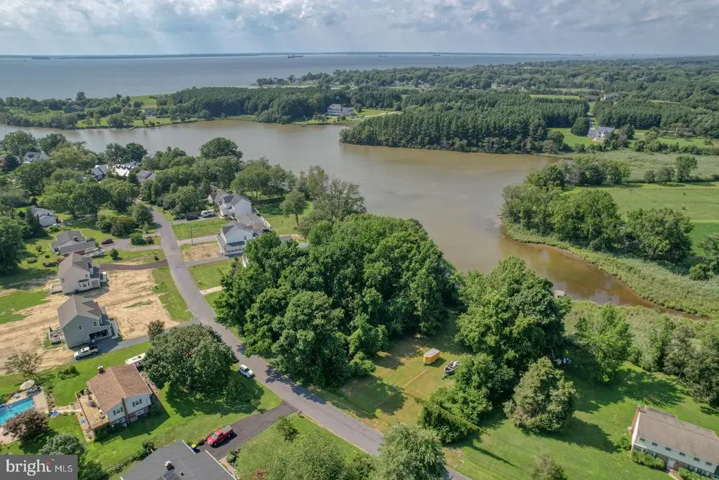 114 N Lake Dr, STEVENSVILLE