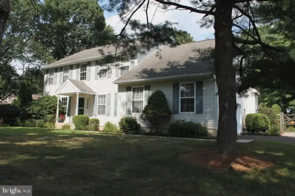 9 Meadow Ln, QUAKERTOWN