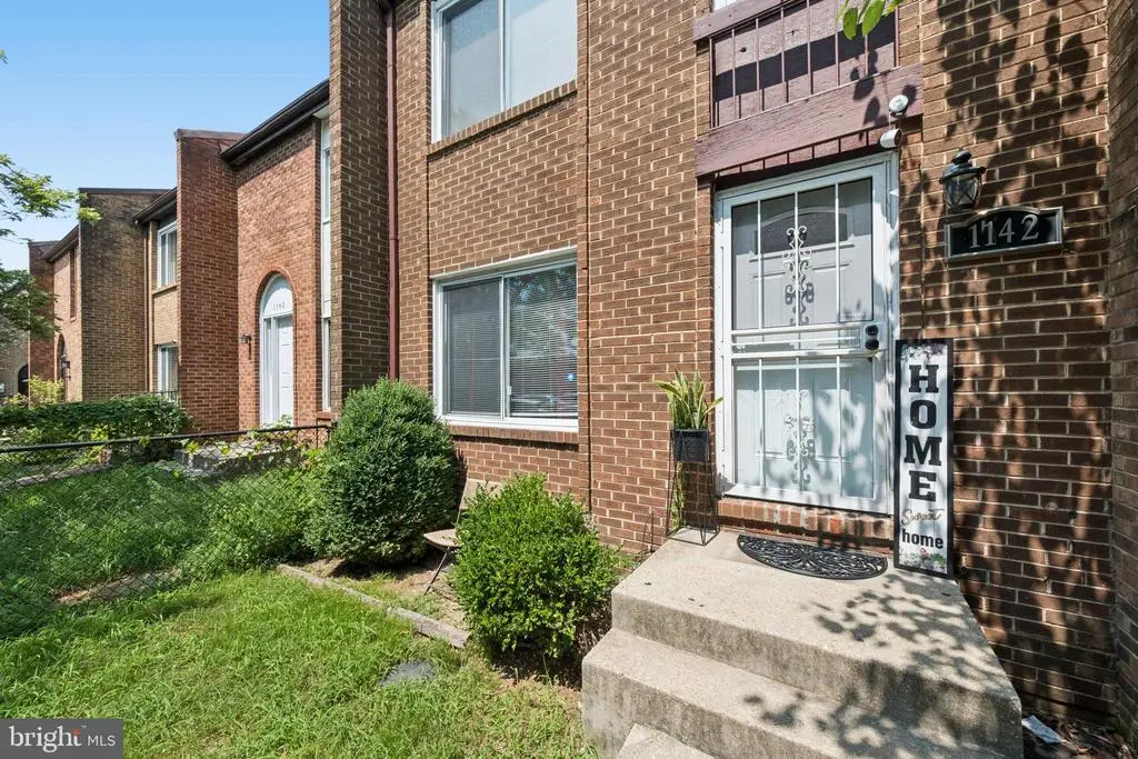 1142 Barnaby Ter Se, WASHINGTON