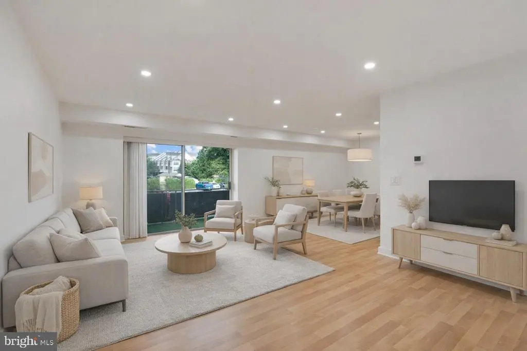 1931 N Cleveland St #207, ARLINGTON