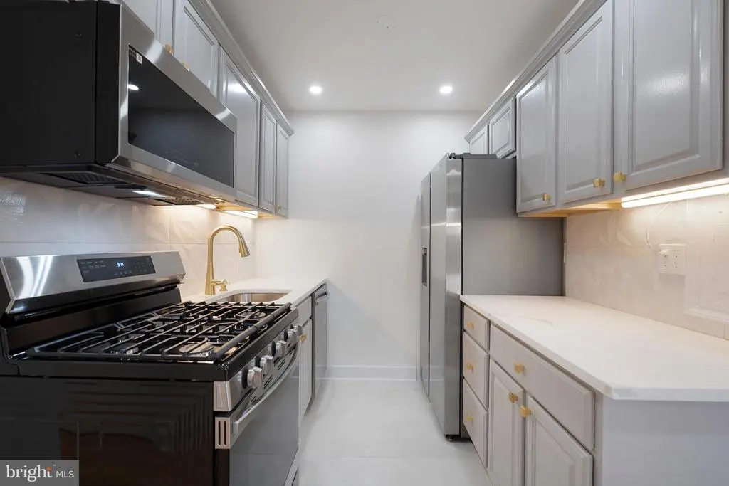 1931 N Cleveland St #207, ARLINGTON