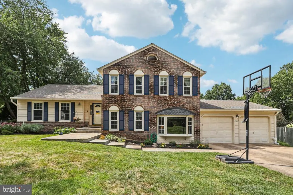 2237 Loch Lomond Dr, Vienna