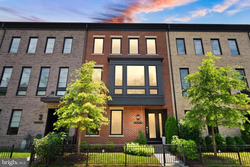 20256 Northpark Dr, Ashburn