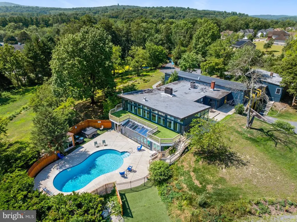 624 Westlake Dr, East Stroudsburg