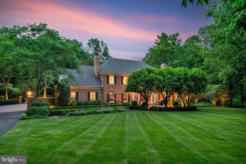 8014 Greenwich Woods Dr, MCLEAN