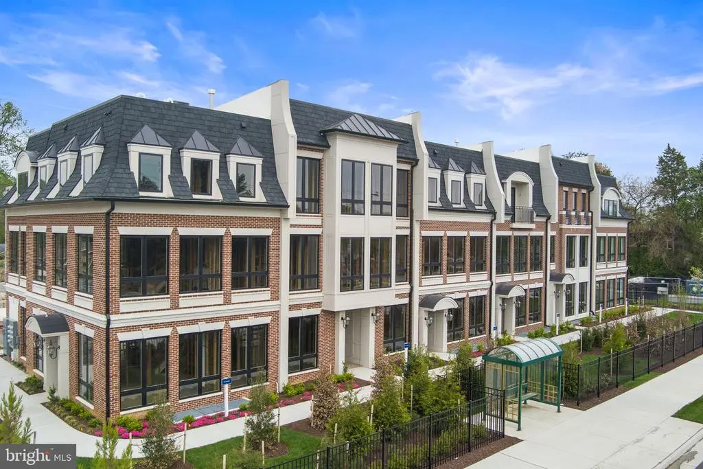 7054 Liberty Ln, Mclean