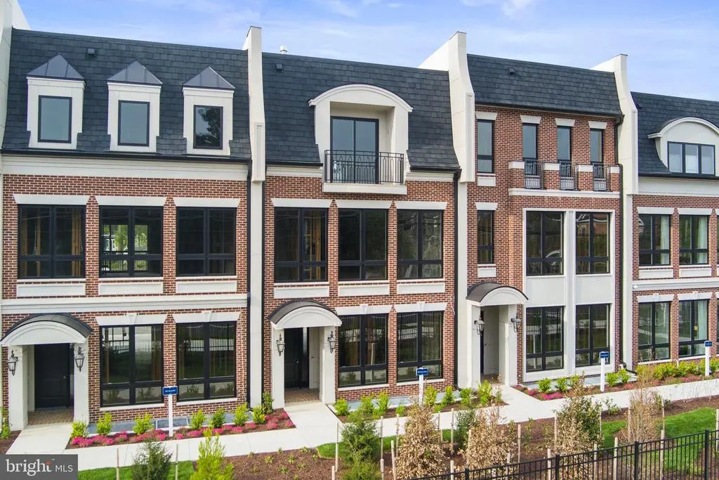 7040 Liberty Ln, MCLEAN