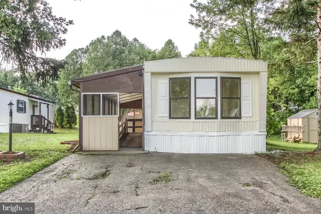 37 Creekside Ln, CARLISLE
