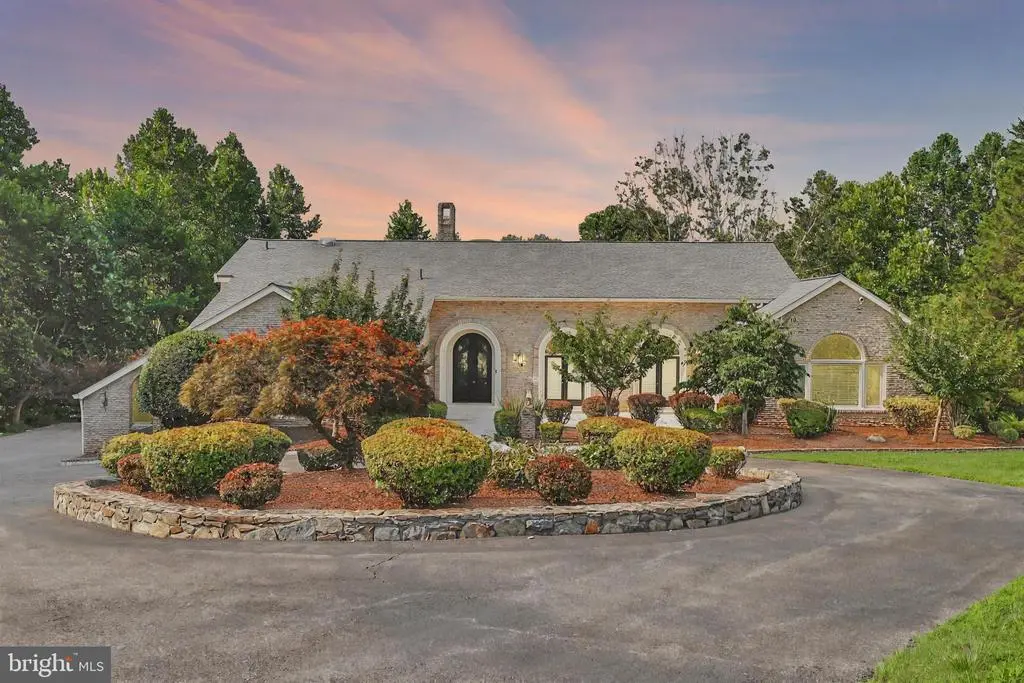 1 Piney Meetinghouse Ct, POTOMAC