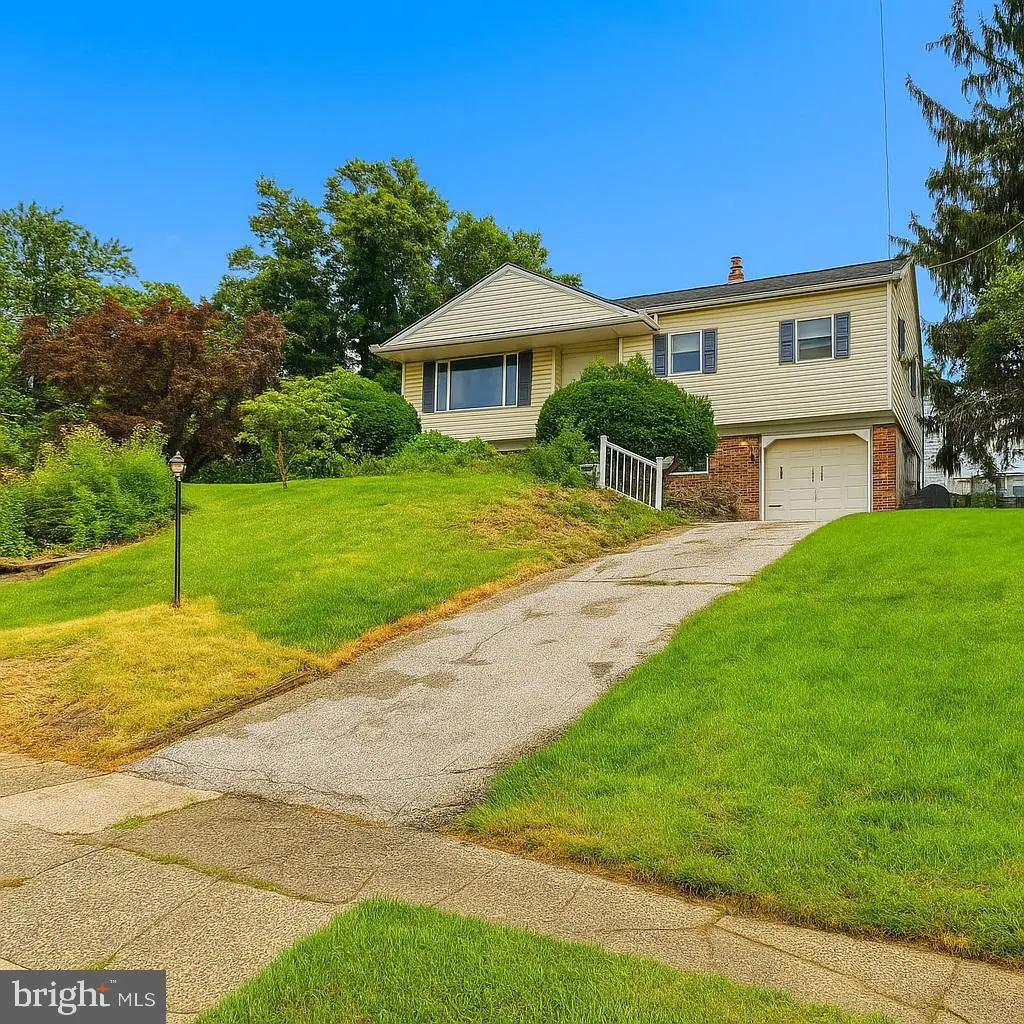 520 Deerfield Dr, NORRISTOWN